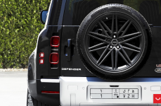 Land Rover Defender на дисках Vossen CV10