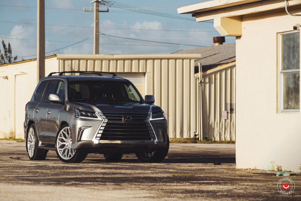 Lexus LX570 на дисках Vossen Forged S17-01