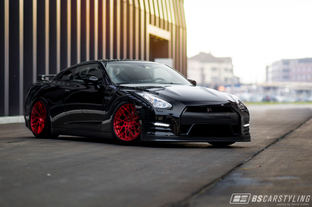 Nissan GTR на дисках Rotiform BLQT