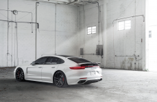 Porsche Panamera Turbo S на дисках Rotiform SNA-T