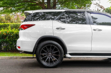 Toyota Fortuner на дисках Vossen HF6-1