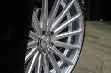 Mercedes Benz C219 на дисках Vossen VFS2