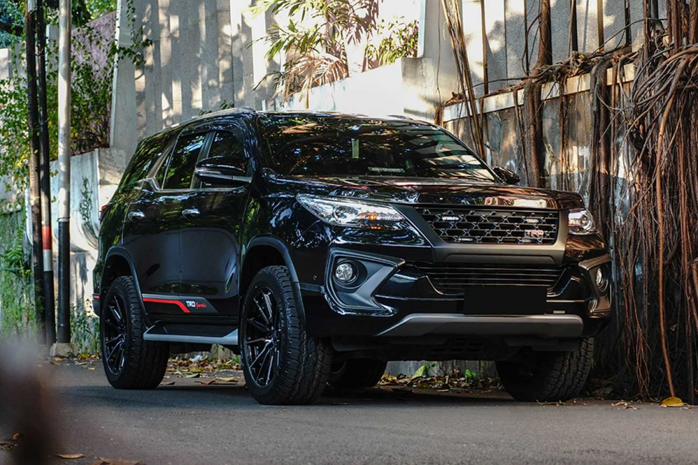 Toyota Fortuner на дисках Vossen HF6-1 on 