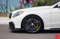 Mercedes-Benz E63 на дисках Vossen VFS-5