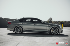 BMW F90 M5 на кованых дисках Vossen Forged S21-01