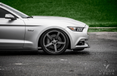 Ford Mustang GT на дисках Vossen CV3R