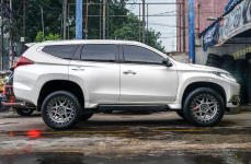 Mitsubishi Pajero Sport на дисках Black Rhino Kelso