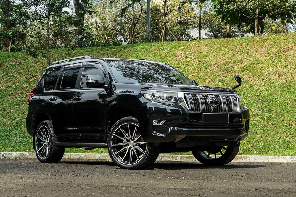 Toyota Land Сruiser Prado на дисках Vossen HF6-1