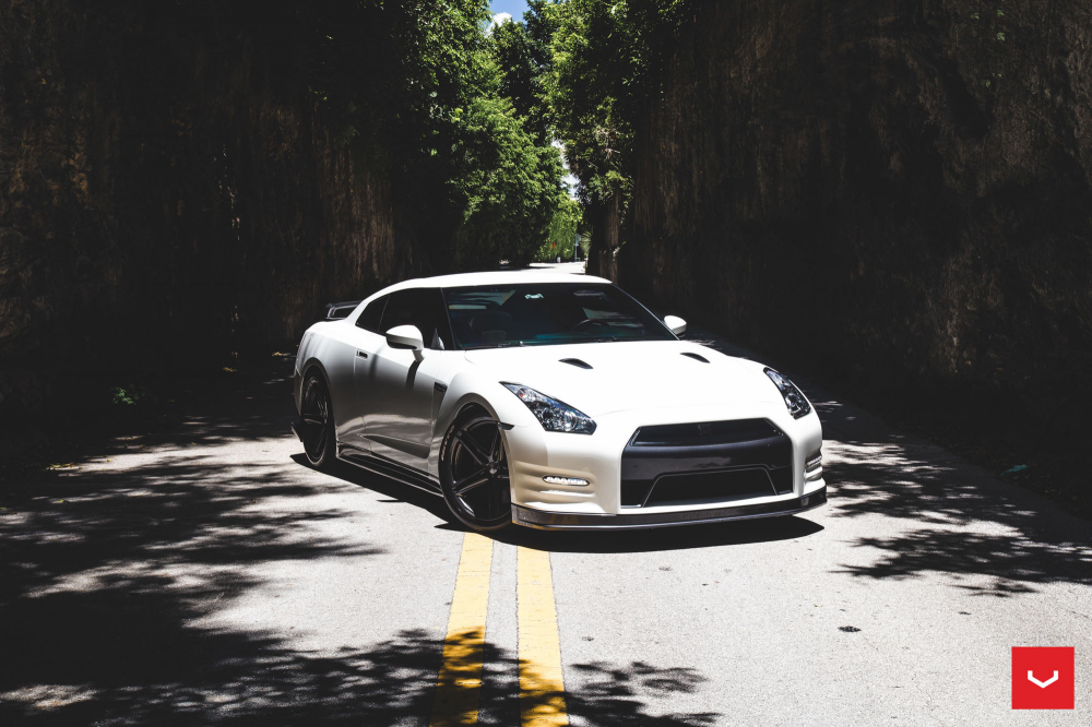 Nissan GTR на дисках Vossen VFS-5
