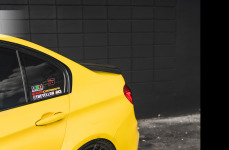 BMW M3 yellow на дисках RFX7 gloss black