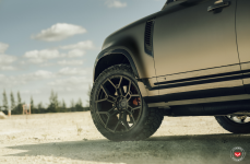 Land Rover Defender на дисках Urban Automotive x Vossen UV-4