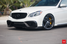 Mercedes-Benz E63 на дисках Vossen VFS-5
