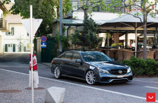 Mercedes E63 на дисках Vossen Hybrid Forged VFS-10