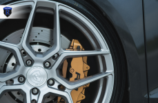 Audi R8 Black на дисках RFX11 Brushed Titanium