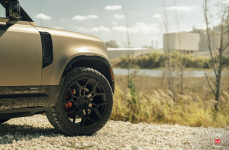 Land Rover Defender на дисках Urban Automotive x Vossen UV-4