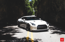 Nissan GT-R на дисках VOSSEN VFS5