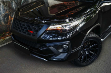 Toyota Fortuner на дисках Vossen HF6-1 on 