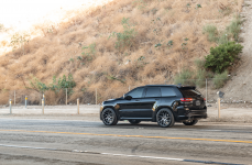 Jeep Grand Cherokee на дисках Status Juggernaut