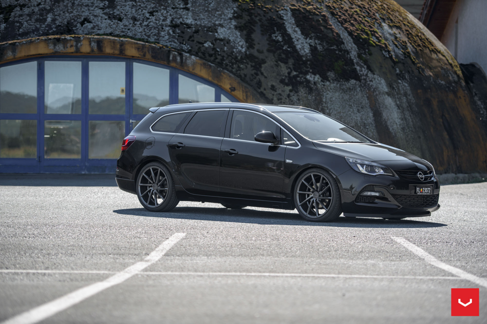 Opel Astra на дисках Vossen CVT