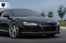 Audi R8 Black на дисках RFX11 Brushed Titanium