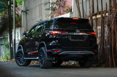 Toyota Fortuner на дисках Vossen HF6-1 on 