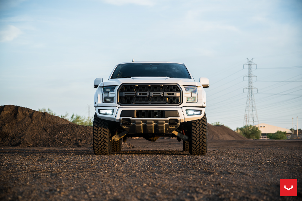 Ford Raptor на дисках Hybrid Forged HF6-4