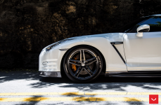 Nissan GTR на дисках Vossen VFS-5
