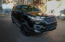 Toyota Fortuner на дисках Vossen HF6-1 on 