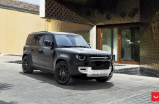 Land Rover Defender на дисках Vossen CV10