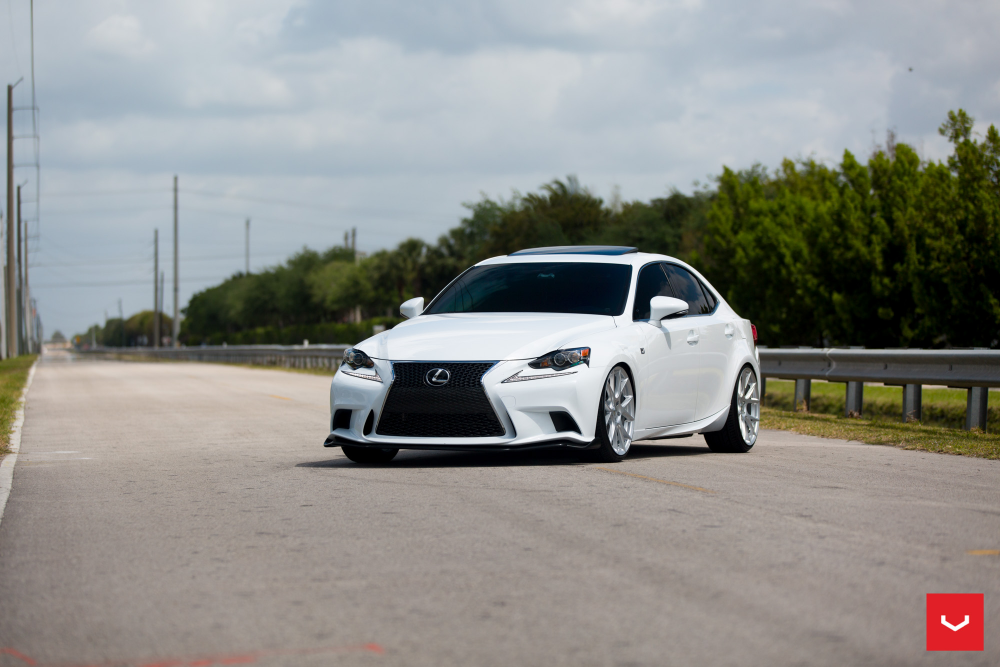 Lexus IS на дисках Vossen VFS-6