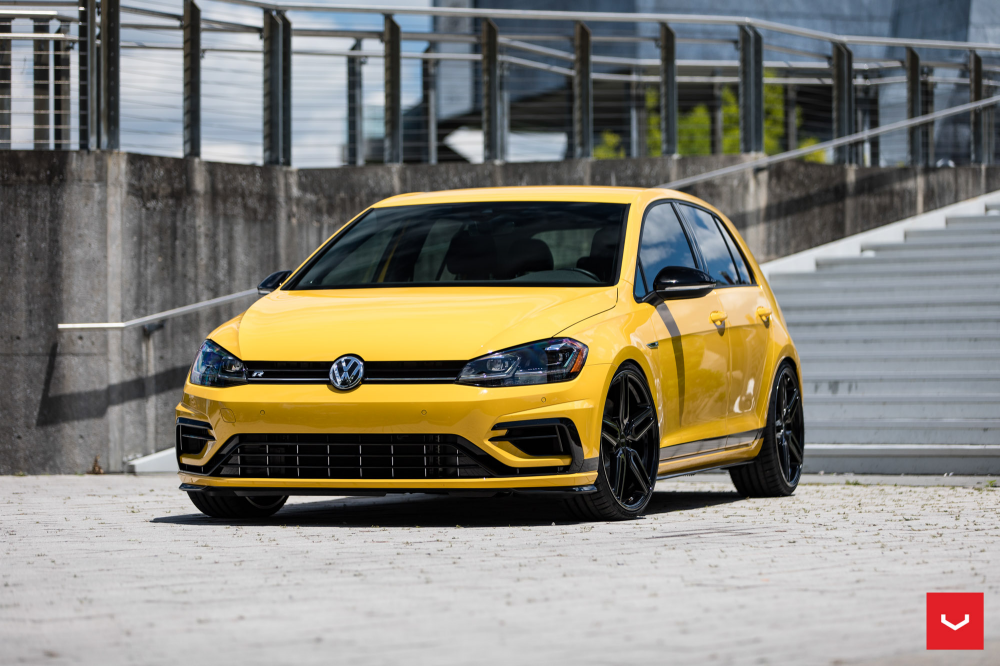 Volkswagen Golf R на дисках Hybrid Forged HF-1