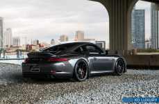 Porsche 911 with XO Luxury XF1