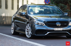 Mercedes E63 на дисках Vossen Hybrid Forged VFS-10