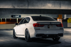 BMW 750i на дисках TSW Pescara