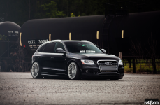 Audi Q5 на дисках Rotiform INDT