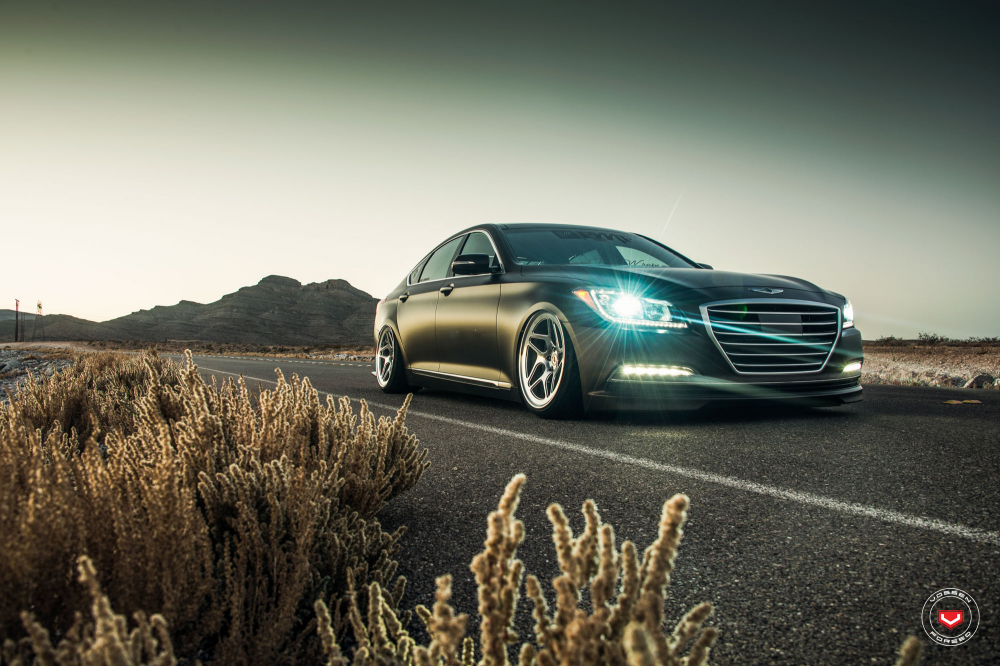 Hyundai Genesis на дисках Vossen Forged LC-104T