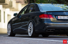 Mercedes E63 на дисках Vossen Hybrid Forged VFS-10