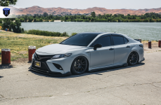 Toyota Camry на дисках RFX2 Matte Black