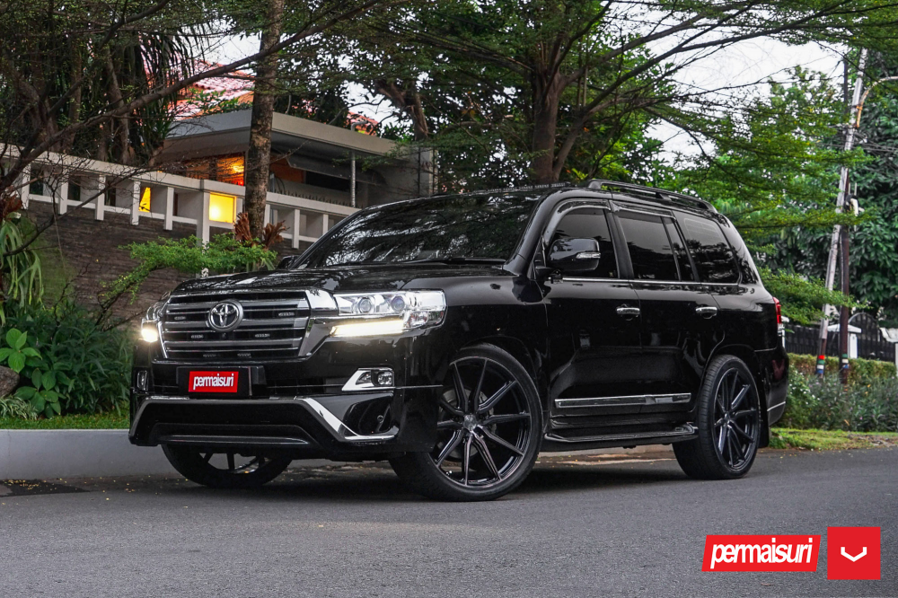 Toyota Land Cruiser на дисках Hybrid Forged HF-3