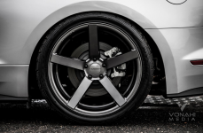 Ford Mustang GT на дисках Vossen CV3R