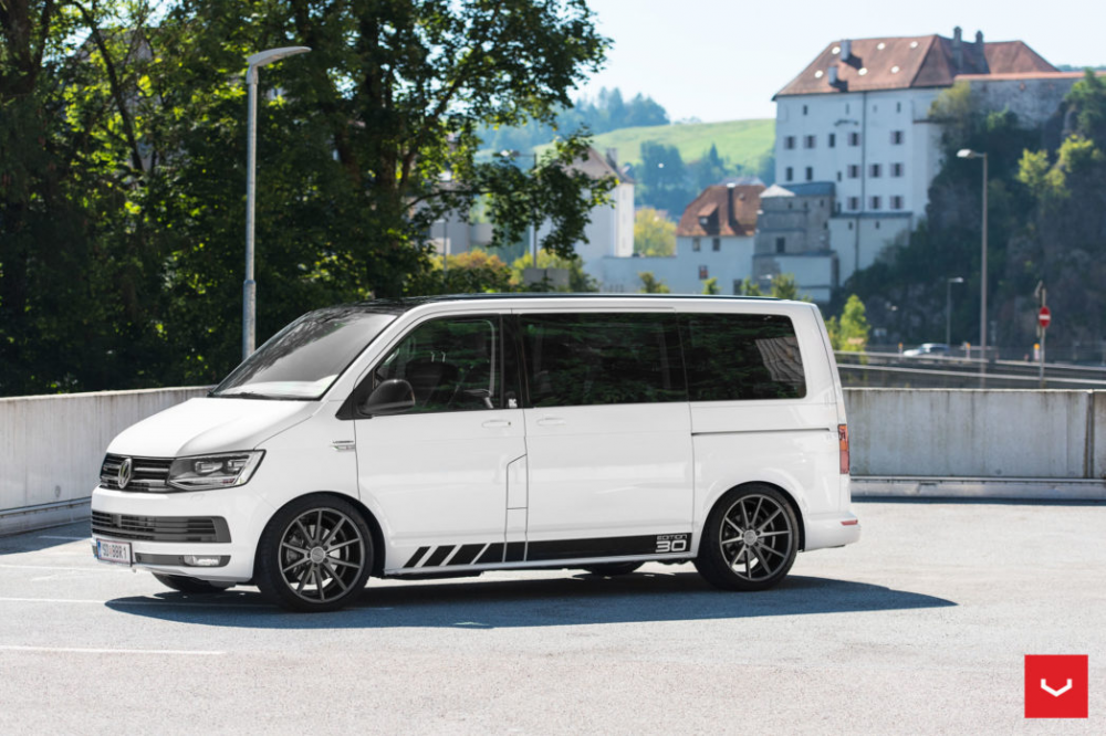 Volkswagen Transporter на дисках Vossen VFS1