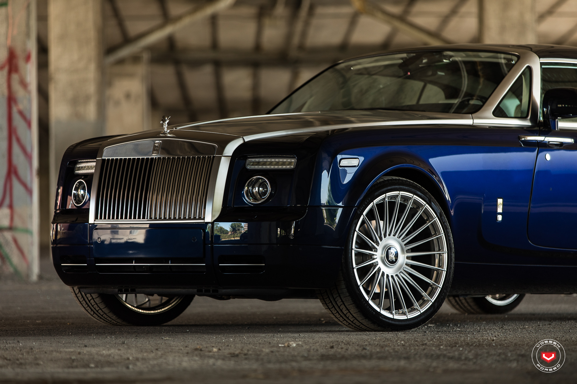 Диски роллс. Rolls Royce Phantom. Колеса Роллс Ройс. Диски Rolls Royce. Роллс Ройс Фантом купе 2022.