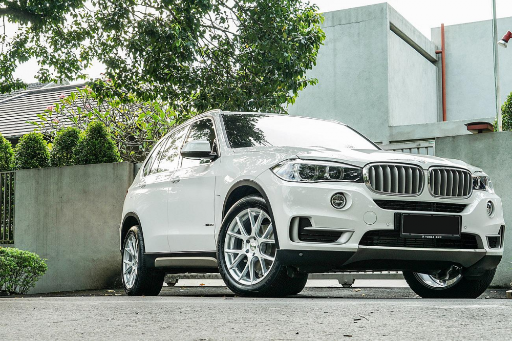 BMW X5 F15 на дисках Vossen VFS6 R20