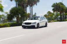 Mercedes-Benz E63 на дисках Vossen VFS-5