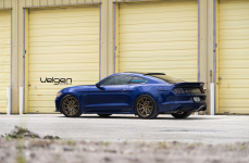Mustang GT на дисках Velgen Wheels VMB9