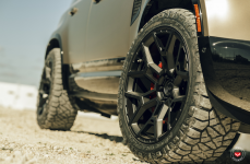 Land Rover Defender на дисках Urban Automotive x Vossen UV-4