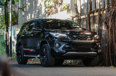 Toyota Fortuner на дисках VOSSEN HF6-1