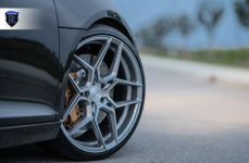 Audi R8 Black на дисках RFX11 Brushed Titanium