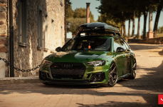 Audi RS4 на дисках VOSSEN HF-5