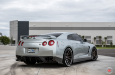 Nissan R35 GT-R на дисках Vossen Forged VPS-301